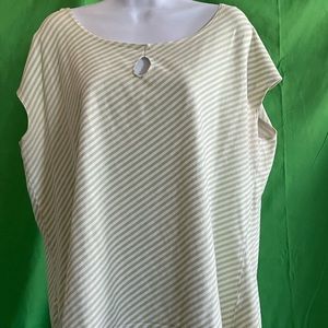 Very nice woman’s casual summer top